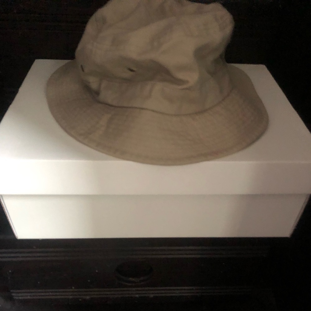 Tan hat